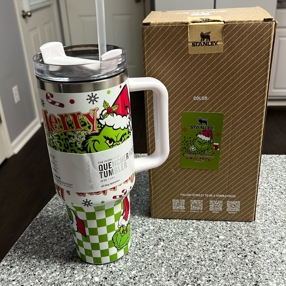 ❗️FINAL❗️ 🆕 STANLEY 40 oz. Merry Grinchmas Customized Tumbler 🔴